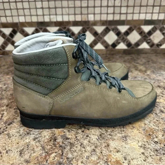 Lowa Hiking Boots Tan Green Leather Lace Up men’s size 7 Waterproof Outdoor main image 5